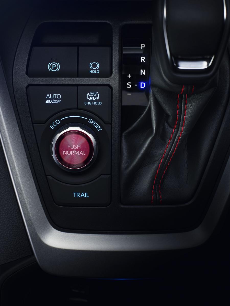 Детали интерьера Toyota RAV4 Plug-in Hybrid 2020 года  (WW) (фото 3 из 18)